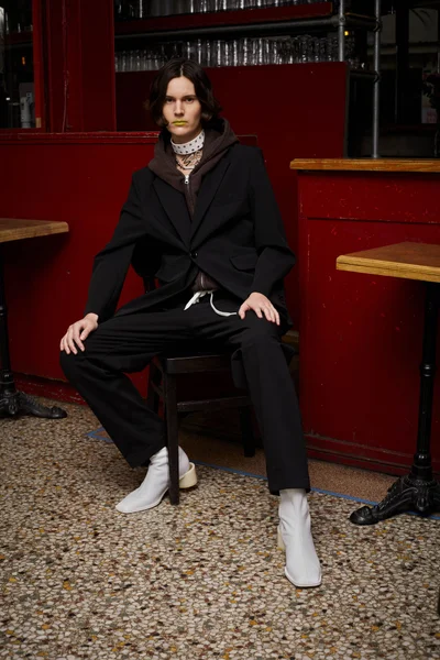 Look 16